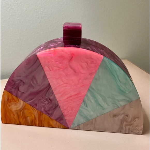 Clutch Meia Lua Multi Color Acrylic Clutch with Gold Metal Chain - Picture 4 of 6